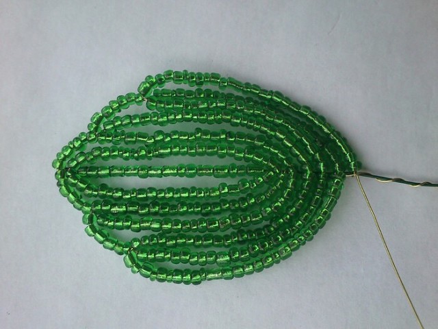 Красивый цветочек из бисера