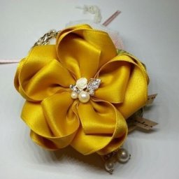 Яркие цветочки канзаши из лент