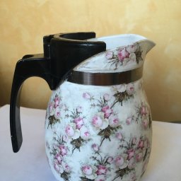 Красивый кувшин из старого чайника