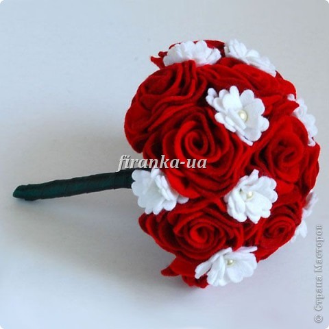 Букет из фетровых цветов