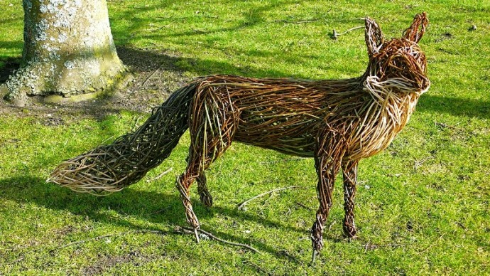 Чудесные садовые фигуры из веточек