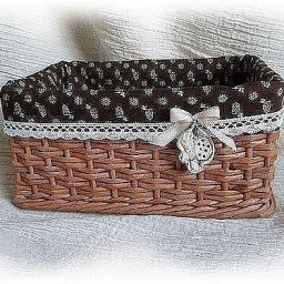 Делаем корзинку из газетных трубочек