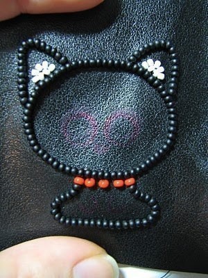 Брошь-котик из бисера Брошь-котик из бисера