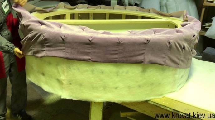 Круглый пуфик с пуговицами