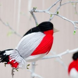 Правдоподобный снегирь легким движением руки