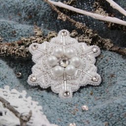 ​Зимняя брошь "Снежинка"