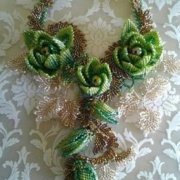 Крупное цветочное колье