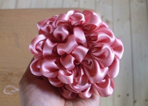 Георгины из атласных лент