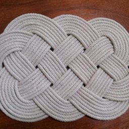 ​Коврик в виде узла