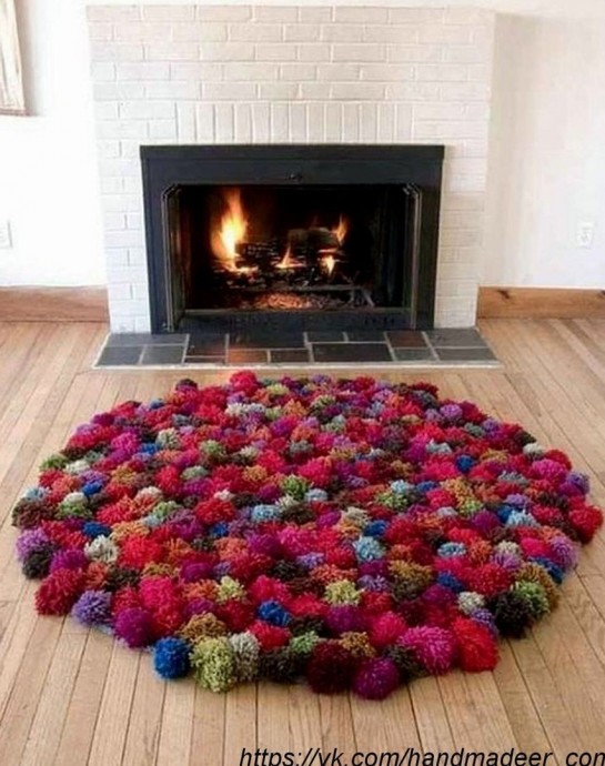 Помпоны бывают не только на шапочках Помпоны бывают не только на шапочках