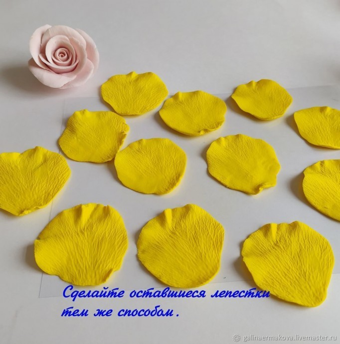 Роза из зефирной полимерной глины