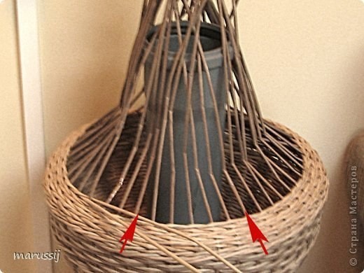 Ваза из газетных трубочек