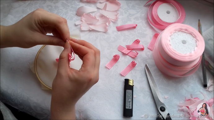 Вышивка пиона атласными лентами