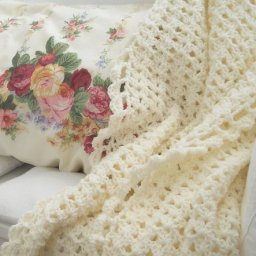 ​Плед из вязаных полосок