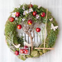 Инсталляции внутри венков