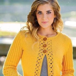 Яркий и красивый кардиган с ажурными узорами