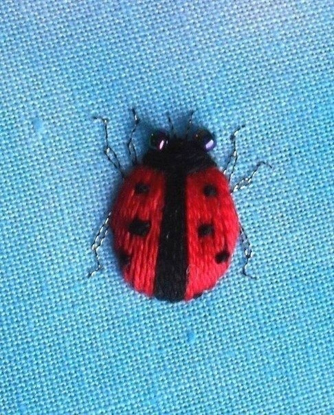 Вышиваем объемных насекомых