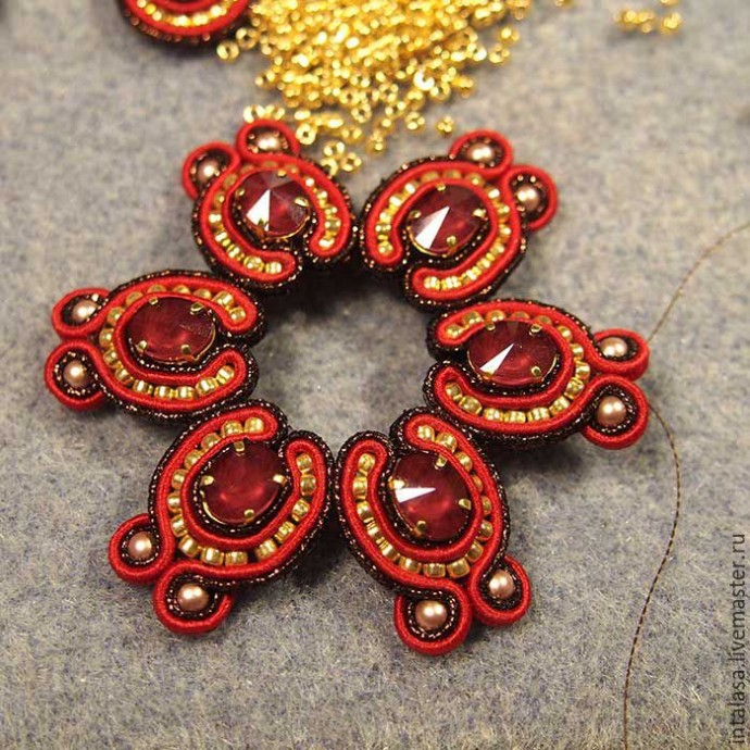 Сутажная брошь "Аленький цветочек"