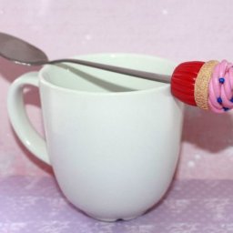 Ложка с декором из полимерной глины