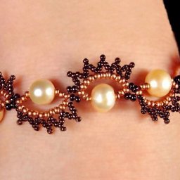 ​Бисероплетение с остроугольным узором