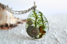 ​Мастер-класс: делаем украшение из эпоксидной смолы и сухоцветов