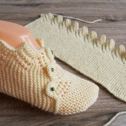 Очень славные вязаные тапочки