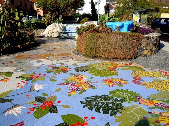 Дорожки с яркой мозаикой: интересные идеи