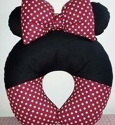 Красивая и удобная подушка под шею