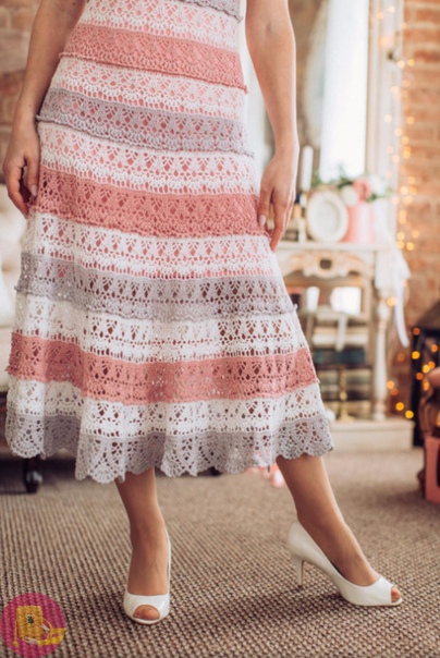 Шедевральное платье узором лилии