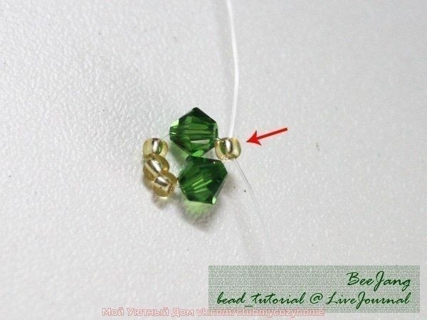 Зелёный браслет из бисера и бусин Зелёный браслет из бисера и бусин