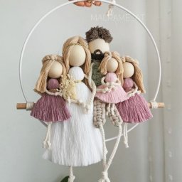 ​Семейство из пряжи