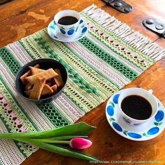 Салфеточка-дорожка "Ощущение весны" Салфеточка-дорожка "Ощущение весны"