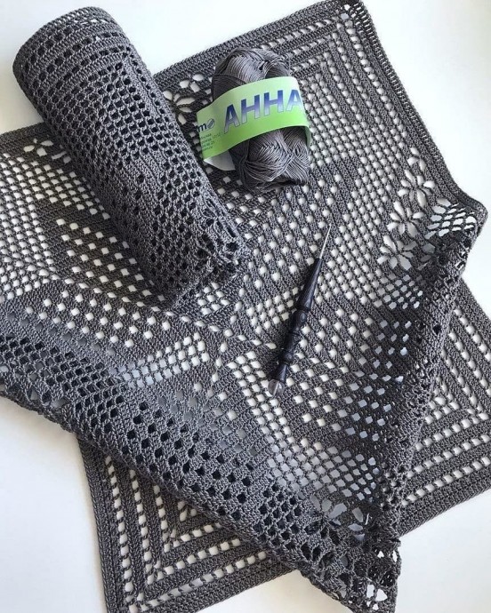 Красивая квадратная салфетка в технике филейного вязания