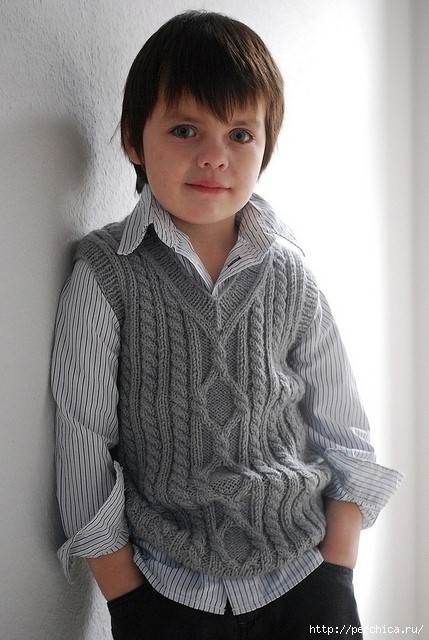 Детский жилет-безрукавка спицами для маленького модника