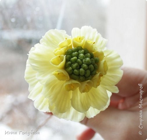 Нежный цветок из холодного фарфора