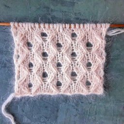 ​Ажурные ромбы из удлиненных петель