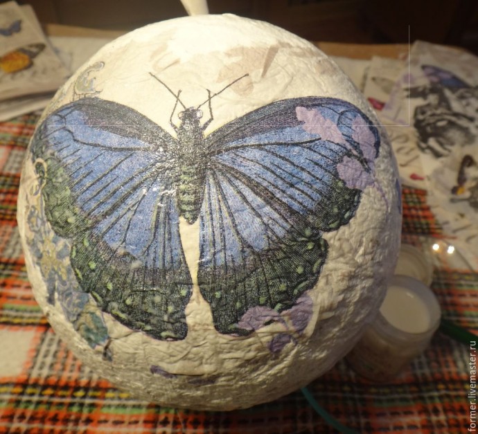 Большой декоративный шар из папье-маше