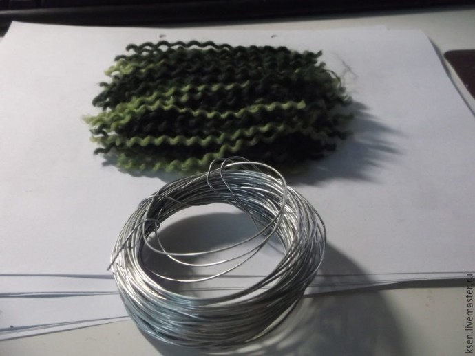 Декоративная ёлка из пряжи