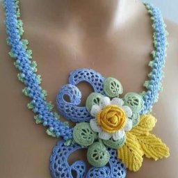 Изысканное вязаное колье