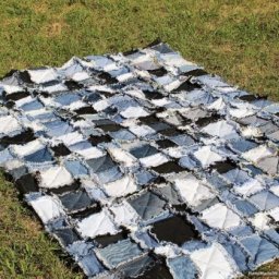 Теплое джинсовое покрывало в технике пэчворк