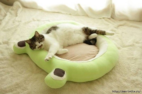Уютный лежак для любимой кошечки