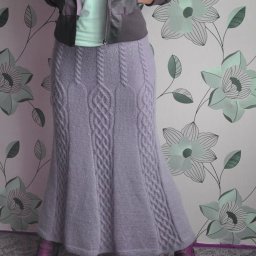 Юбка спицами с вертикальными аранами "эйфелева башня"