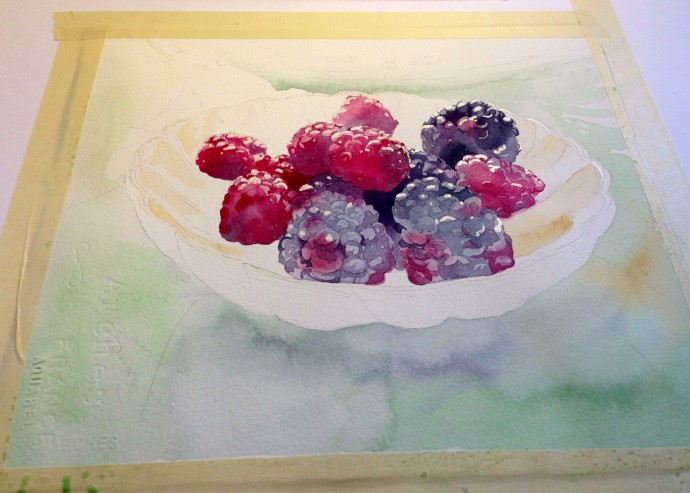​Акварельный натюрморт с ягодами в тарелке