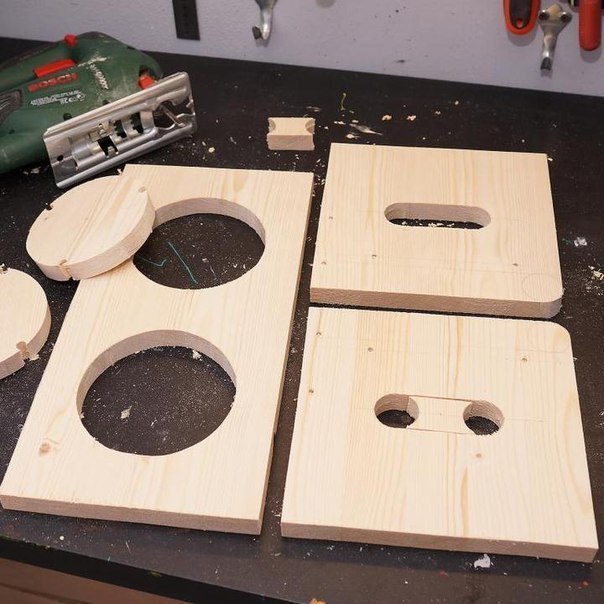 Кормушка для кота или небольшой собаки, сделанная с любовью