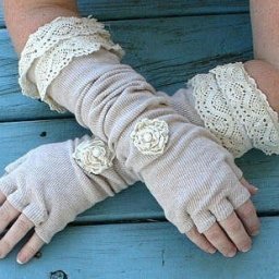 Нежные митенки из старого свитера