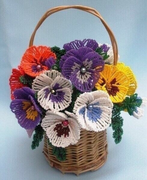 Анютины глазки из бисера