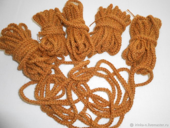 Жилет в технике шнуркового кружева