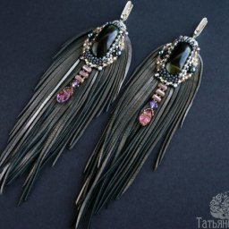 Длинные серьги из кожи и бисера