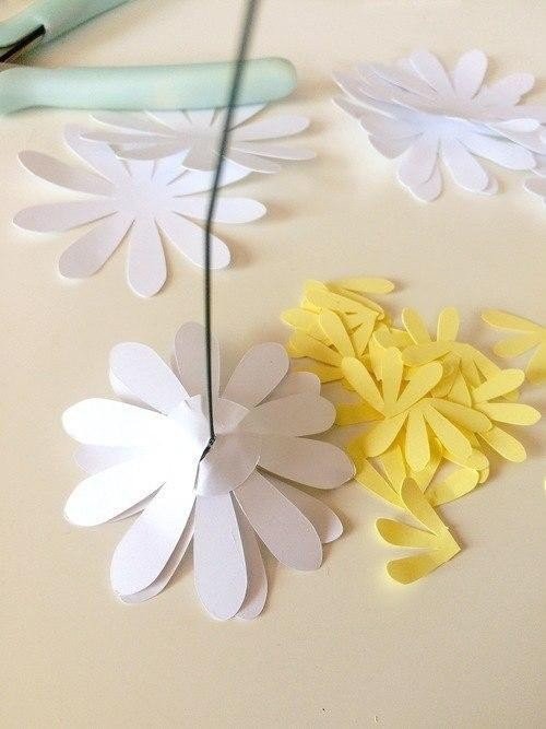 Невероятной красоты ромашки из бумаги