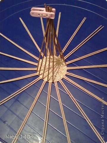 ​Плетем корзинку из газетных трубочек